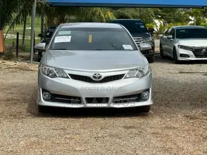 Toyota Camry SE 4dr Sedan (2.5L 4cyl 6A) 2013 Silver