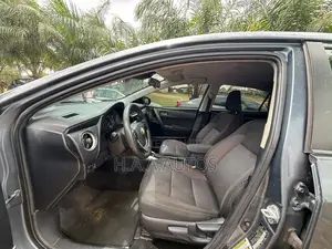 Toyota Corolla LE (1.8L 4cyl 2A) 2018 Gray
