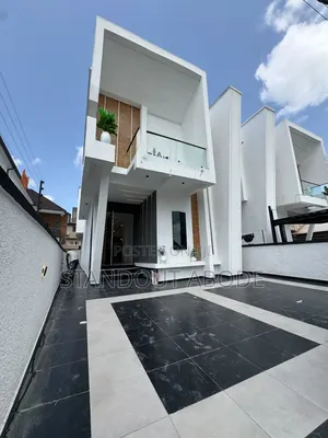 5bdrm Duplex in In An Estate for sale