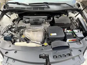 Toyota Camry SE 4dr Sedan (2.5L 4cyl 6A) 2015 White