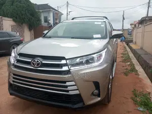 Toyota Highlander 2015 Gold