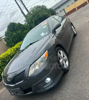 Toyota Camry SE 4dr Sedan (2.5L 4cyl 6AM) 2010 Gray