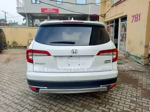 Honda Pilot Touring 7 Passenger AWD 2020 White