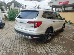 Honda Pilot Touring 7 Passenger AWD 2020 White