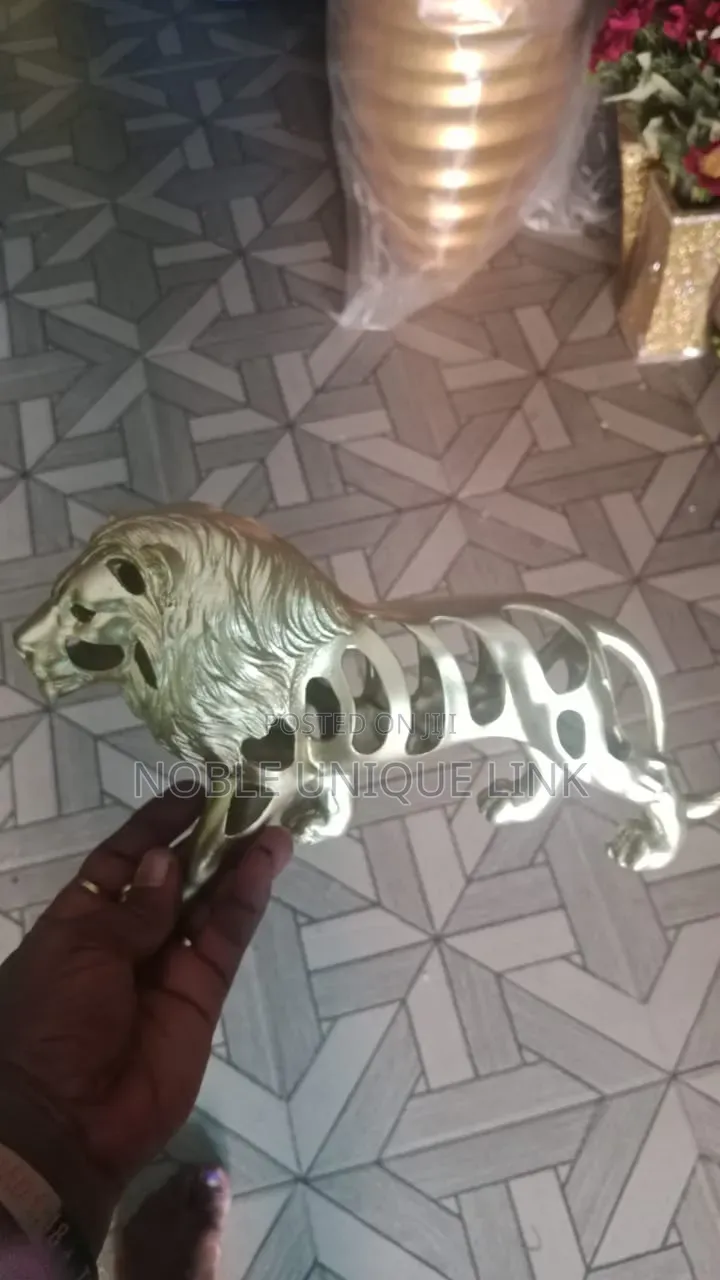 Decorative Figurines Statue