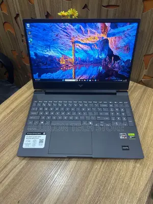 Laptop HP Victus 15 16GB AMD Ryzen 7 SSD 512GB