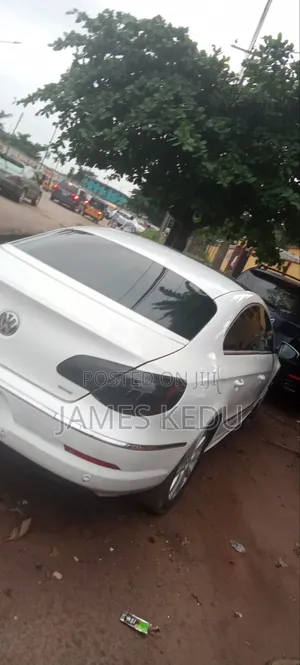 Volkswagen Passat 2011 White