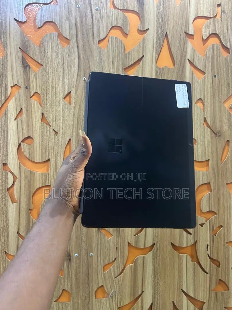 Microsoft Surface Pro X 16GB Qualcomm Snapdragon X Plus SSD 256GB