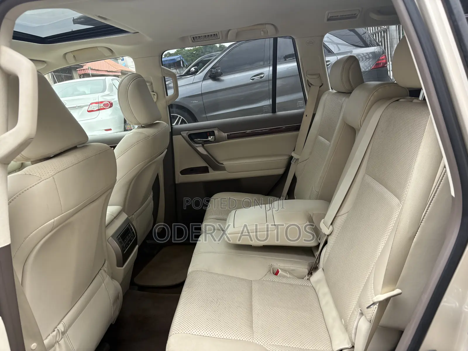 Lexus GX 460 2011 Gold