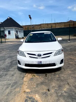 Toyota Corolla LE 4dr Sedan (1.8L 4cyl 4A) 2012 White