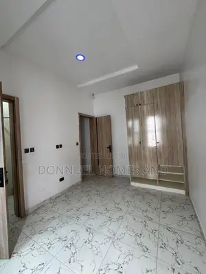 4bdrm Townhouse / Terrace in Lekki Expressway for rent