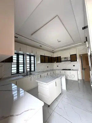 5bdrm Duplex in Ilaje for rent