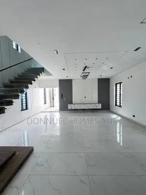 5bdrm Duplex in Ilaje for rent