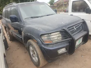 Mitsubishi Montero 2006 Blue