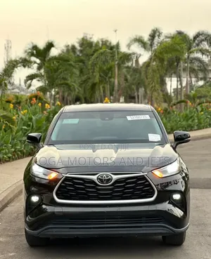Toyota Highlander LE 2021 Black