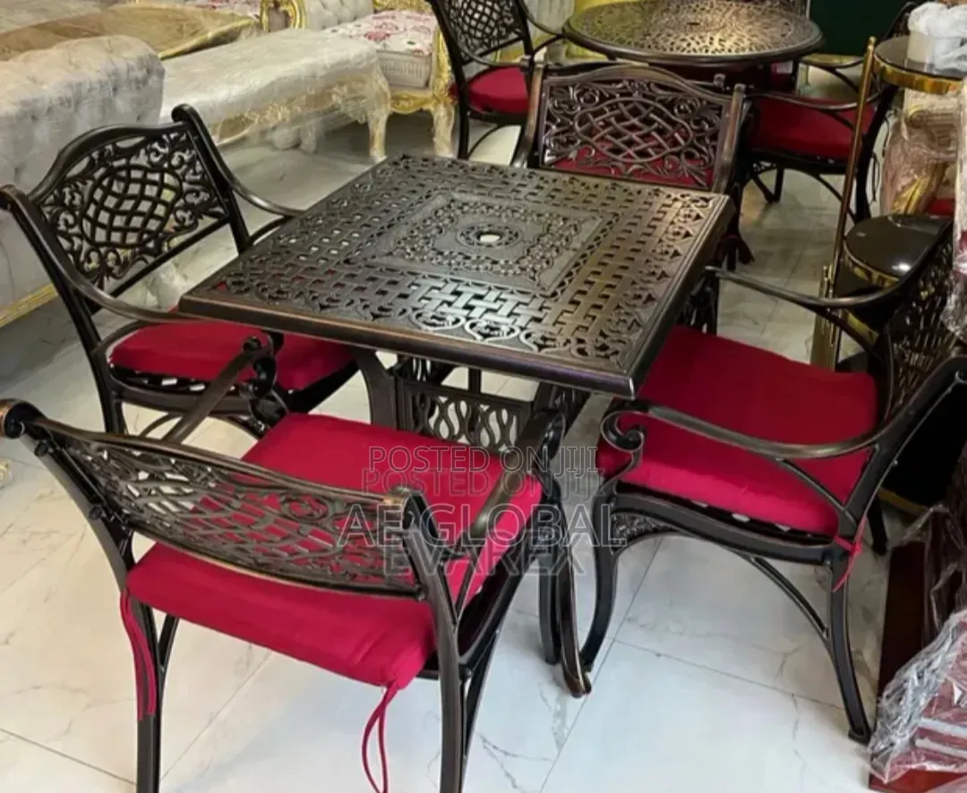Restaurant/Bar Chairs and Table