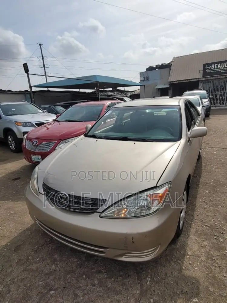 Toyota Camry 2004 Gold