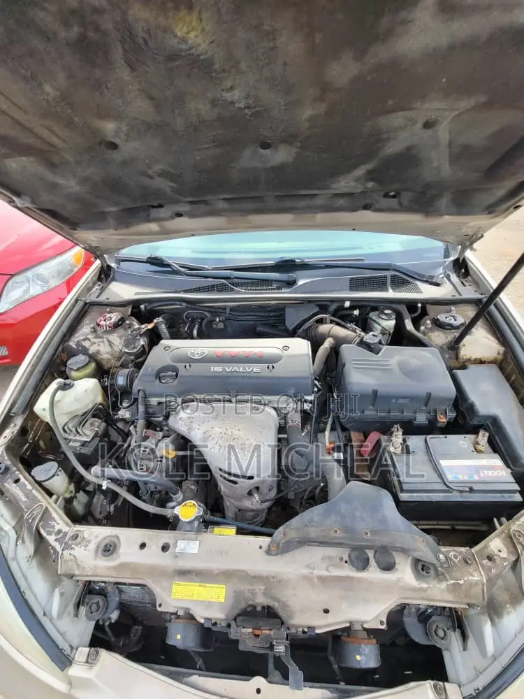 Toyota Camry 2004 Gold