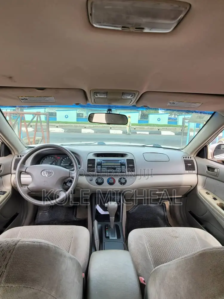 Toyota Camry 2004 Gold