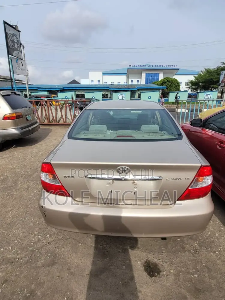 Toyota Camry 2004 Gold
