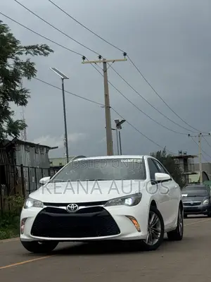 Toyota Camry SE 4dr Sedan (2.5L 4cyl 6A) 2017 White