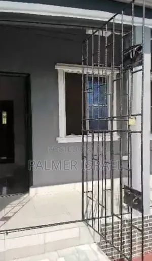 2bdrm Block of Flats in Warri for rent