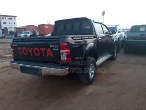 Toyota Hilux 2014 Black