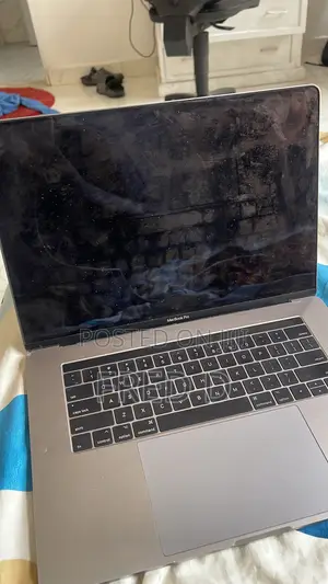 Laptop Apple MacBook Pro 2017 8GB Intel Core i7 HDD+SSD 512GB