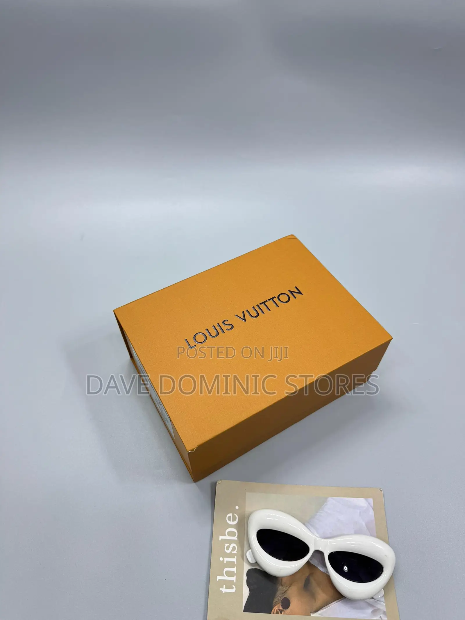 High Quality Luxury Louis Vuitton Side / Messenger Bag Available