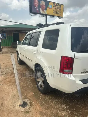 Honda Pilot Touring w/RES/Navi 4WD (3.5L 6cyl 5A) 2013 White