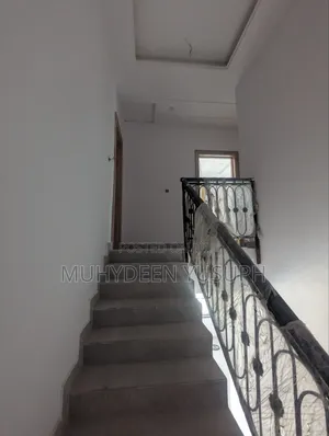 4bdrm Duplex in Allen Avenue for rent