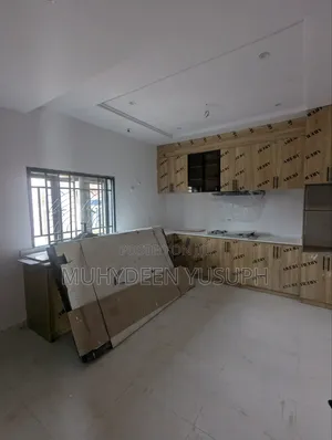 4bdrm Duplex in Allen Avenue for rent