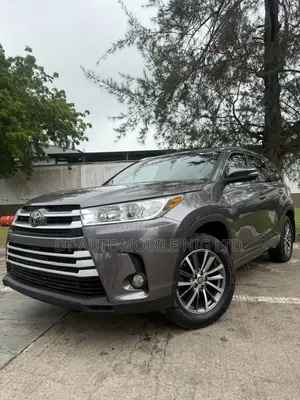 Toyota Highlander XLE 4x2 V6 (3.5L 6cyl 8A) 2018 Gray