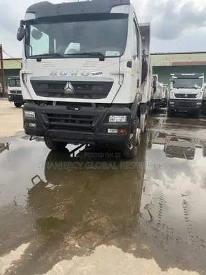 Brand New Howo 2026 Tippet Truck - 10 Tyres ( White)