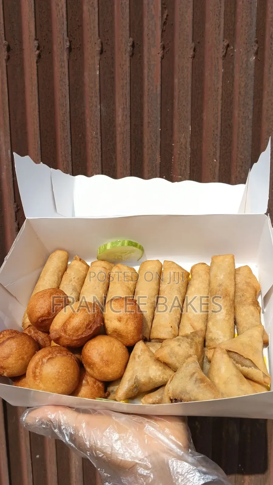 Custom Cakes Small Chops for All Occasions