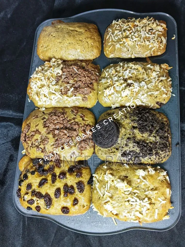 Custom Cakes Small Chops for All Occasions