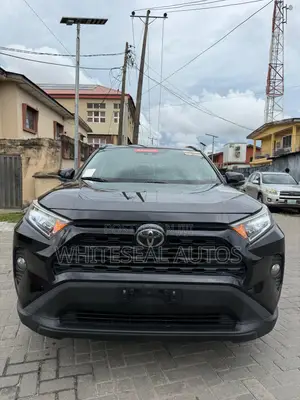 Toyota RAV4 XLE 2021 Black
