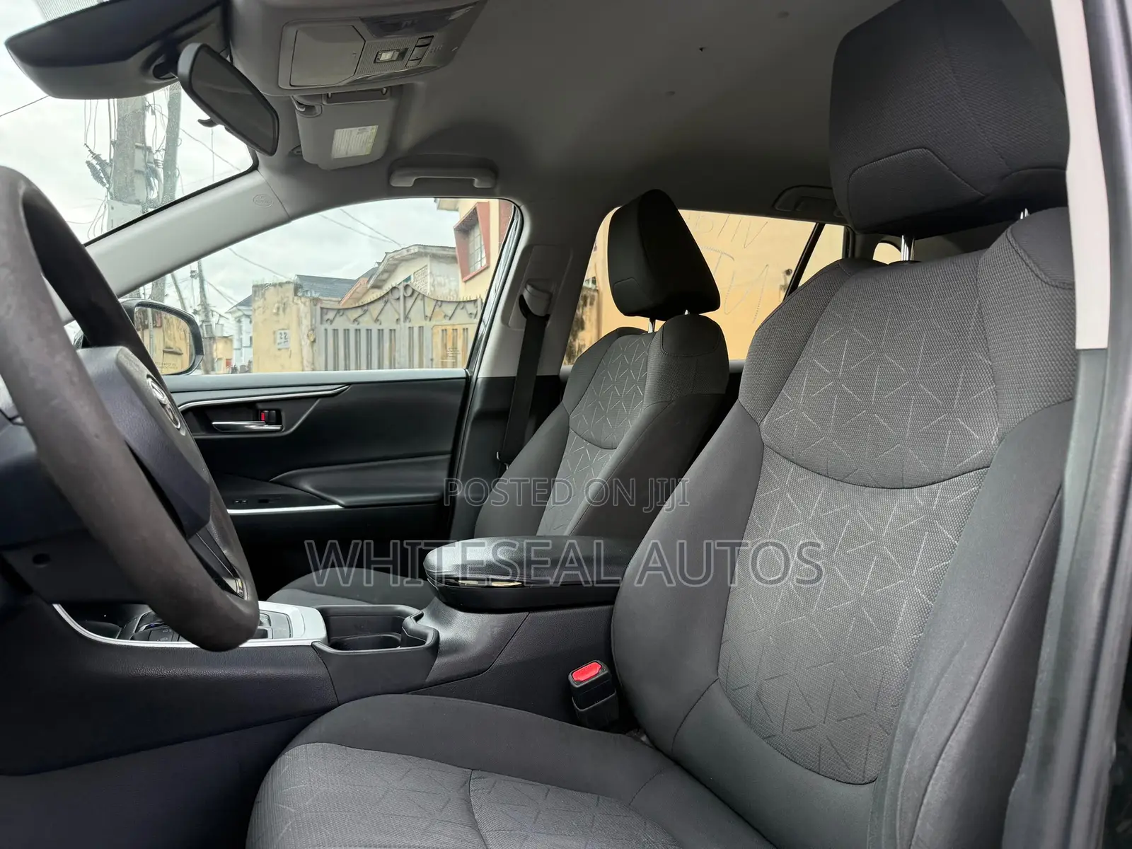 Toyota RAV4 XLE 2021 Black