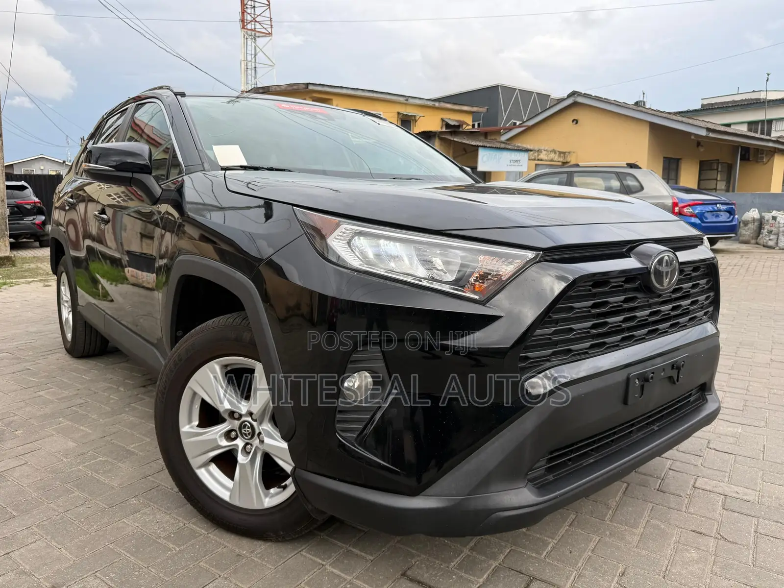 Toyota RAV4 XLE 2021 Black