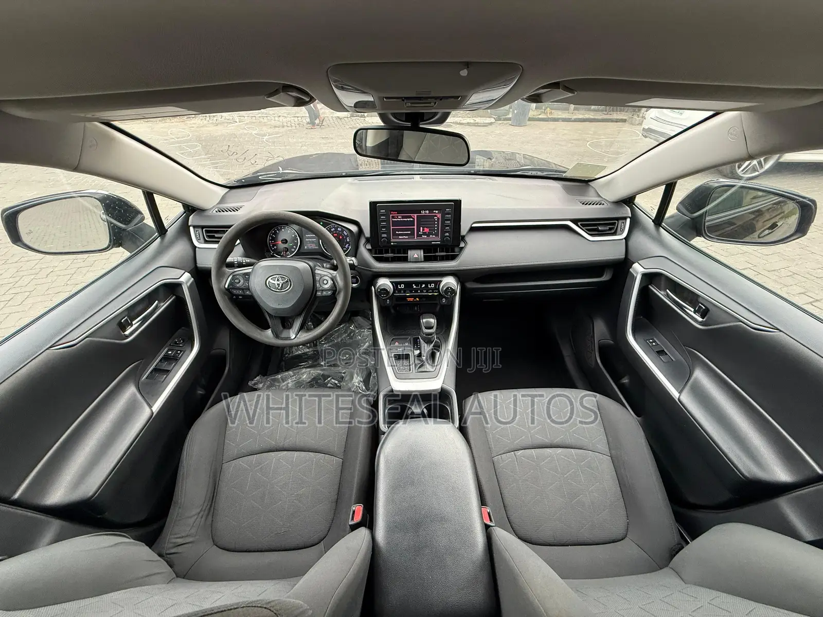 Toyota RAV4 XLE 2021 Black