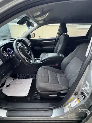 Toyota Highlander LE 2019 Silver