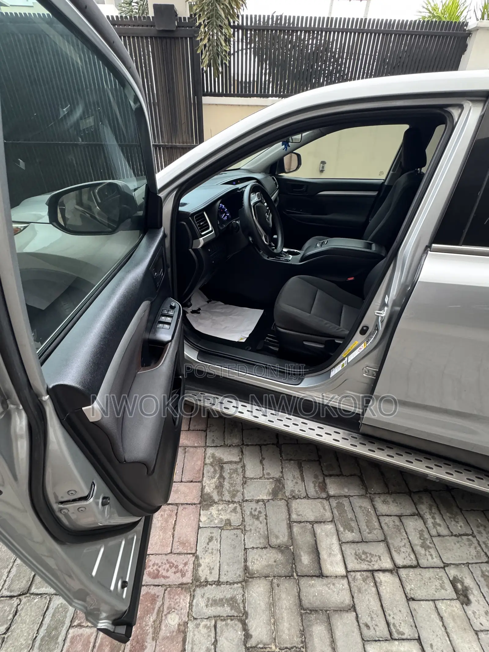 Toyota Highlander LE 2019 Silver