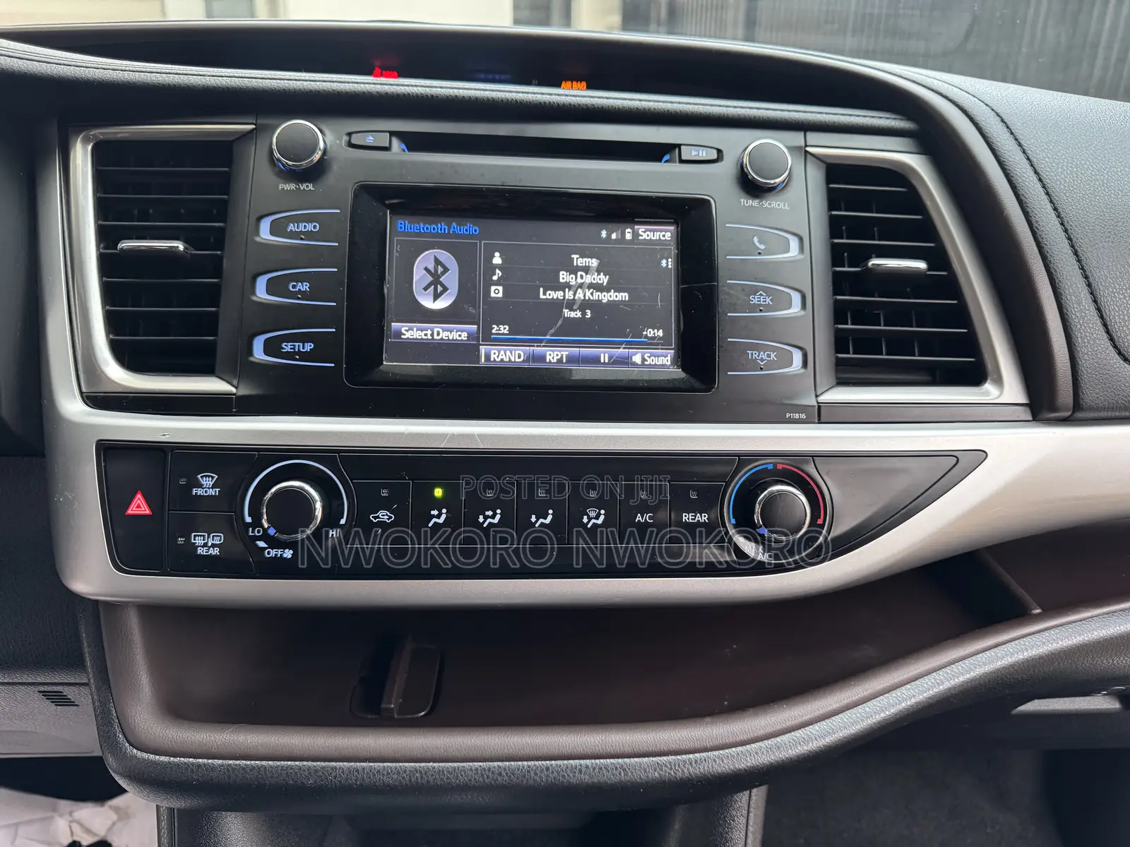 Toyota Highlander LE 2019 Silver