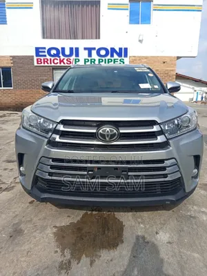 Toyota Highlander XLE 4x4 V6 (3.5L 6cyl 8A) 2017 Gray