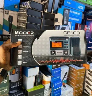 Mooer Ge100 Guitar Multi-Effects Processor.