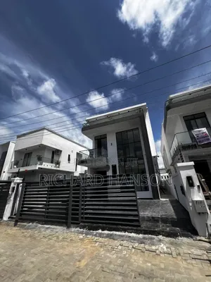 5bdrm Duplex in In Chevron for sale