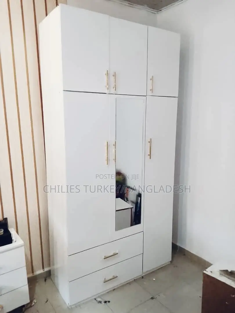 Brand New 8ft Wardrobe With Mirror