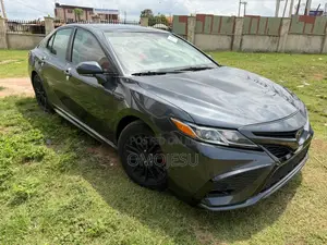 Toyota Camry SE (2.5L 4cyl 8A) 2019 Black