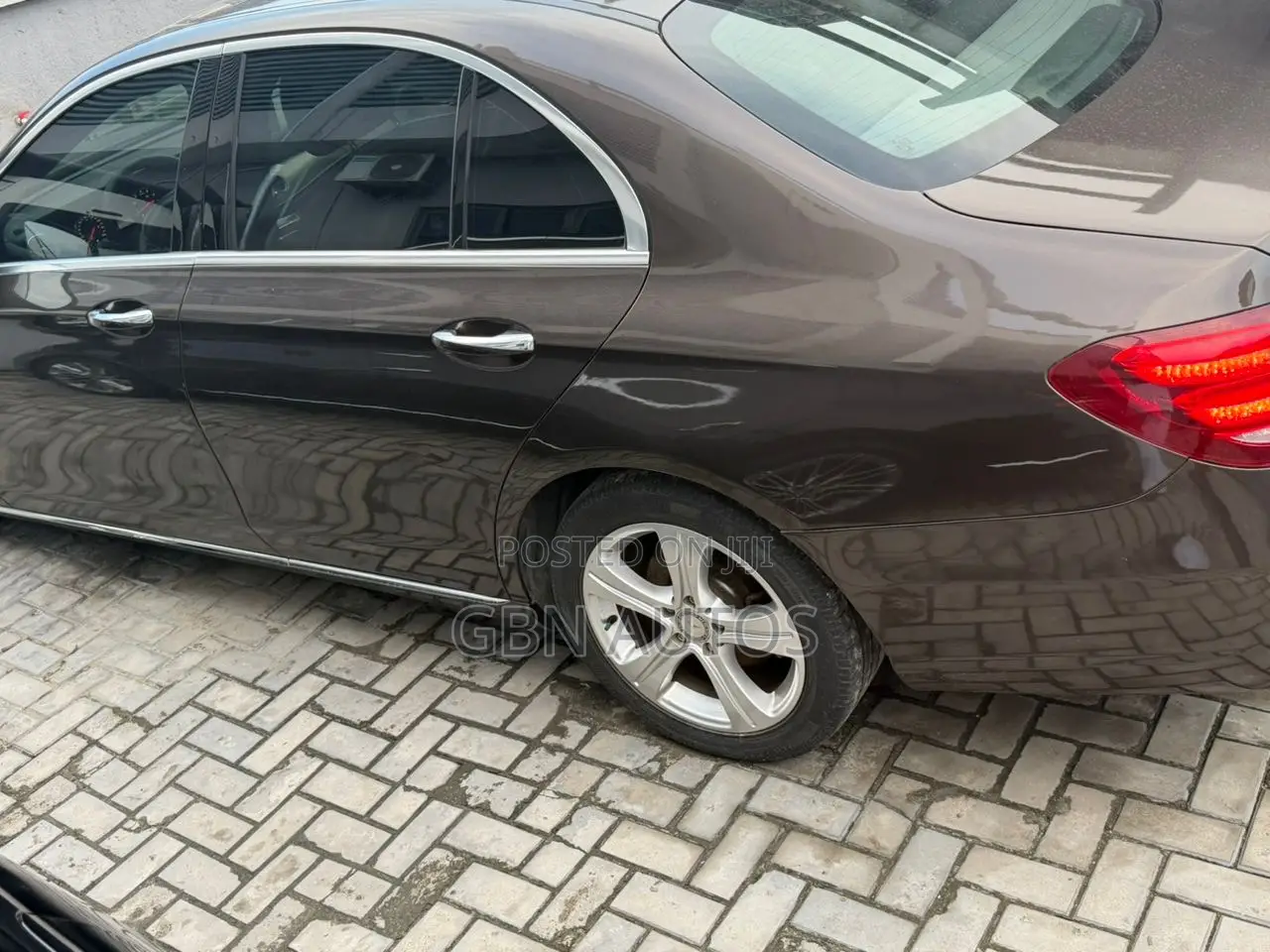 Mercedes-Benz E300 2018 Brown