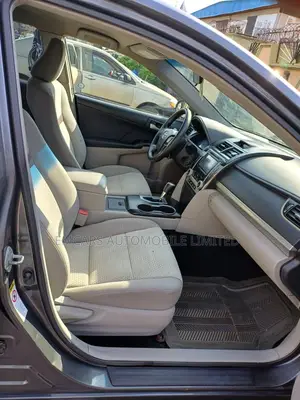 Toyota Camry LE 4dr Sedan (2.5L 4cyl 6A) 2012 Gray
